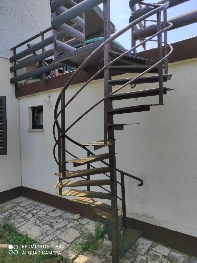 Guesthouse Suzy Pula Exterior photo