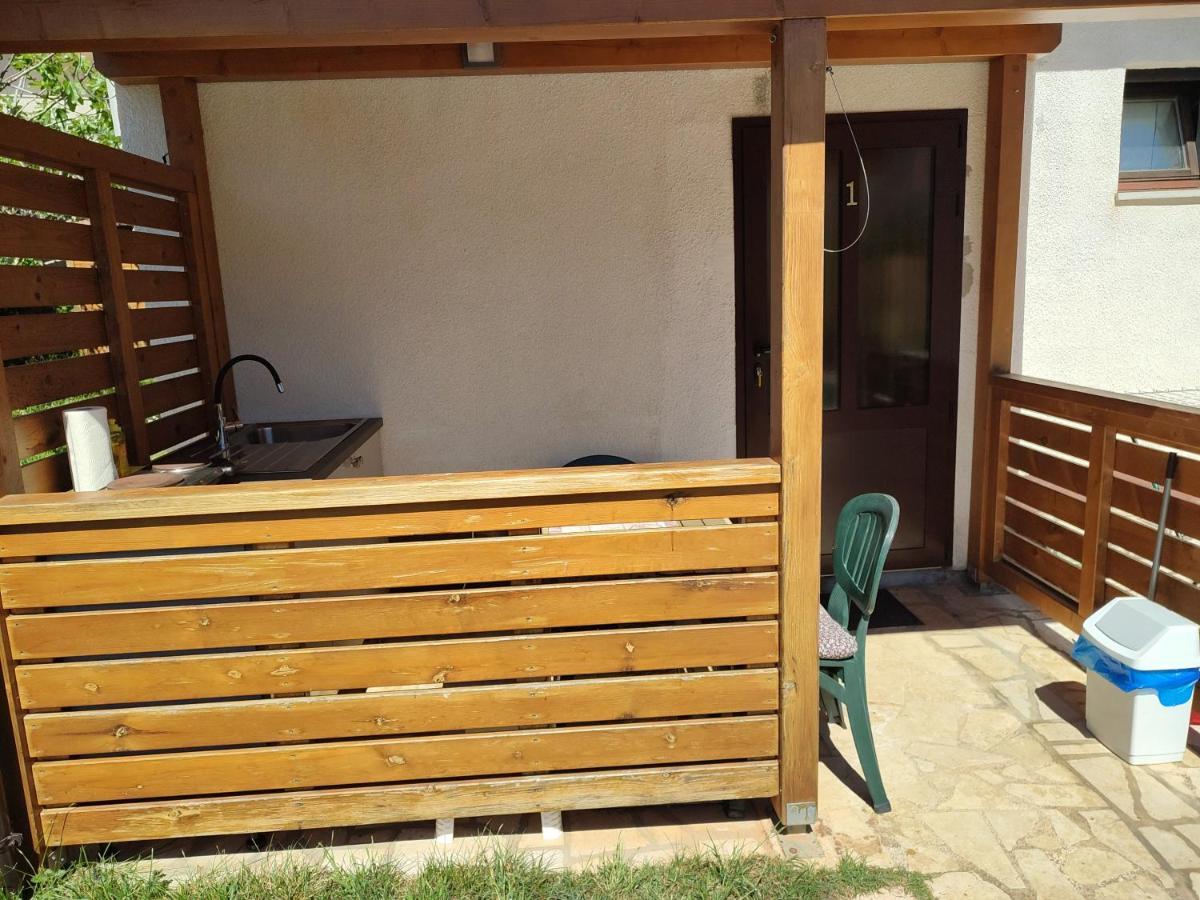 Guesthouse Suzy Pula Exterior photo