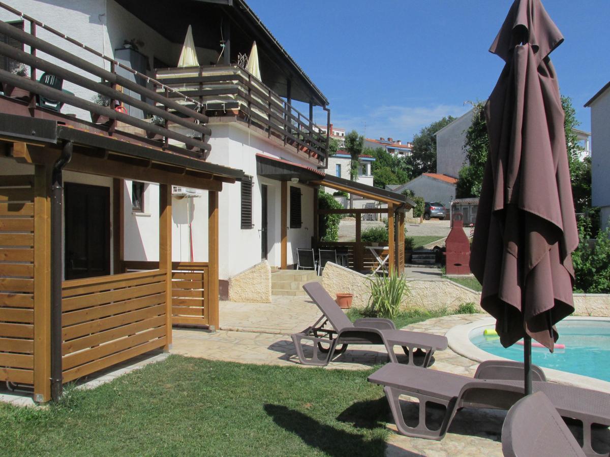 Guesthouse Suzy Pula Exterior photo