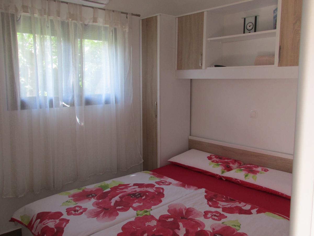 Guesthouse Suzy Pula Exterior photo