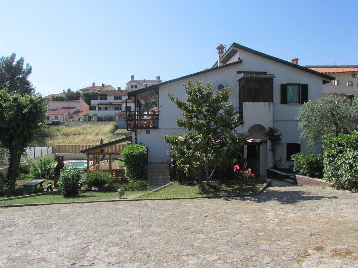 Guesthouse Suzy Pula Exterior photo